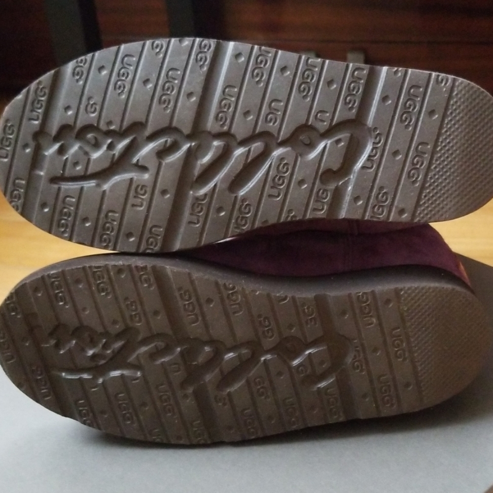 UGG Collection Boots. - Picture 7 of 8